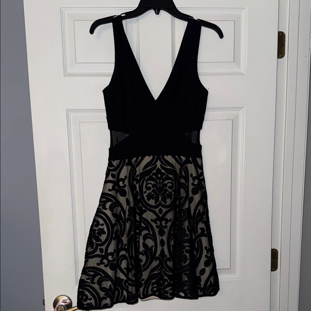 Xscape Black and Cream Elegant Mini Dress
